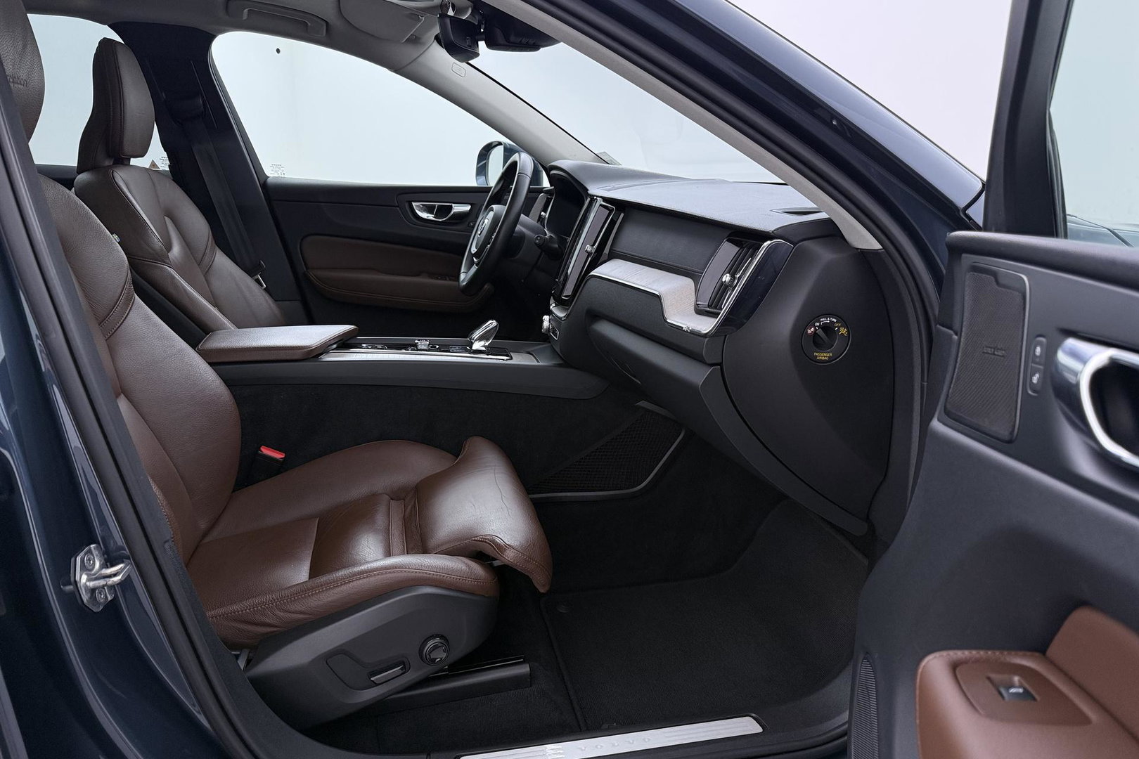 Volvo XC60 B4 AWD Inscription | Harman/Kardon | Panoramadak | Trekhaak | BLIS | Camera | Stoelverwarming | Verwarmde voorruit | ACC
