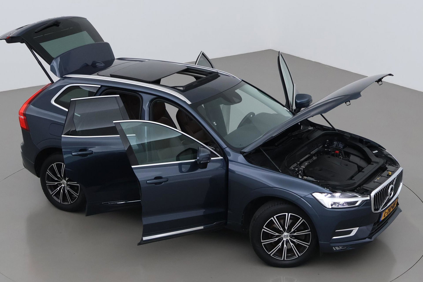 Volvo XC60 B4 AWD Inscription | Harman/Kardon | Panoramadak | Trekhaak | BLIS | Camera | Stoelverwarming | Verwarmde voorruit | ACC