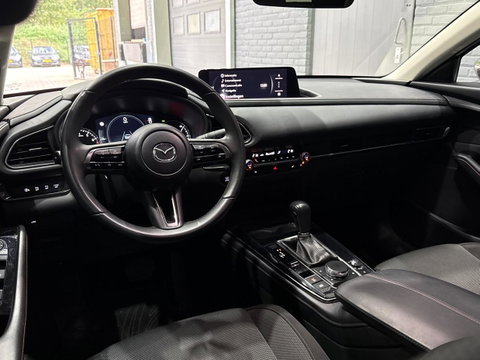 Mazda CX-30 2.5 e-SkyActiv-G M Hybrid Homura | Stoelverwarming | Head-Up | Camera | Keyless | Dodehoek | 18 Inch