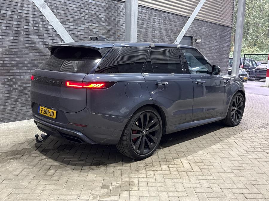 Land Rover Range Rover Sport 3.0 P510e First Edition | 23 Inch | Rear Seat Entertainment | Trekhaak | Panoramadak | 360° Camera | Meridian 3D | Massage