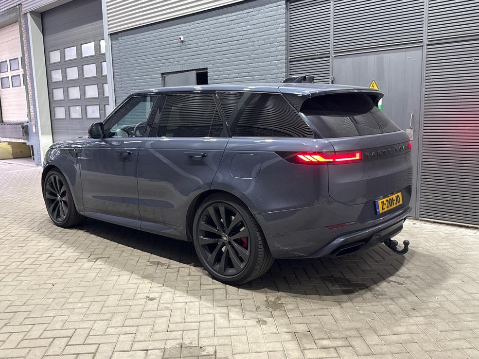 Land Rover Range Rover Sport 3.0 P510e First Edition | 23 Inch | Rear Seat Entertainment | Trekhaak | Panoramadak | 360° Camera | Meridian 3D | Massage