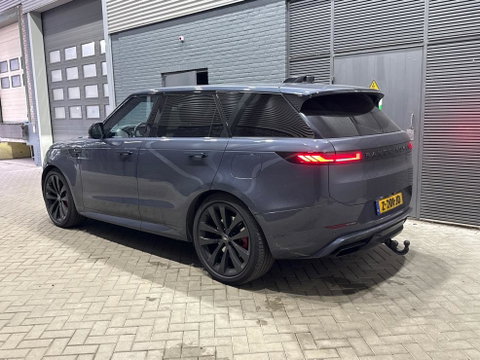 Land Rover Range Rover Sport 3.0 P510e First Edition | 23 Inch | Rear Seat Entertainment | Trekhaak | Panoramadak | 360° Camera | Meridian 3D | Massage
