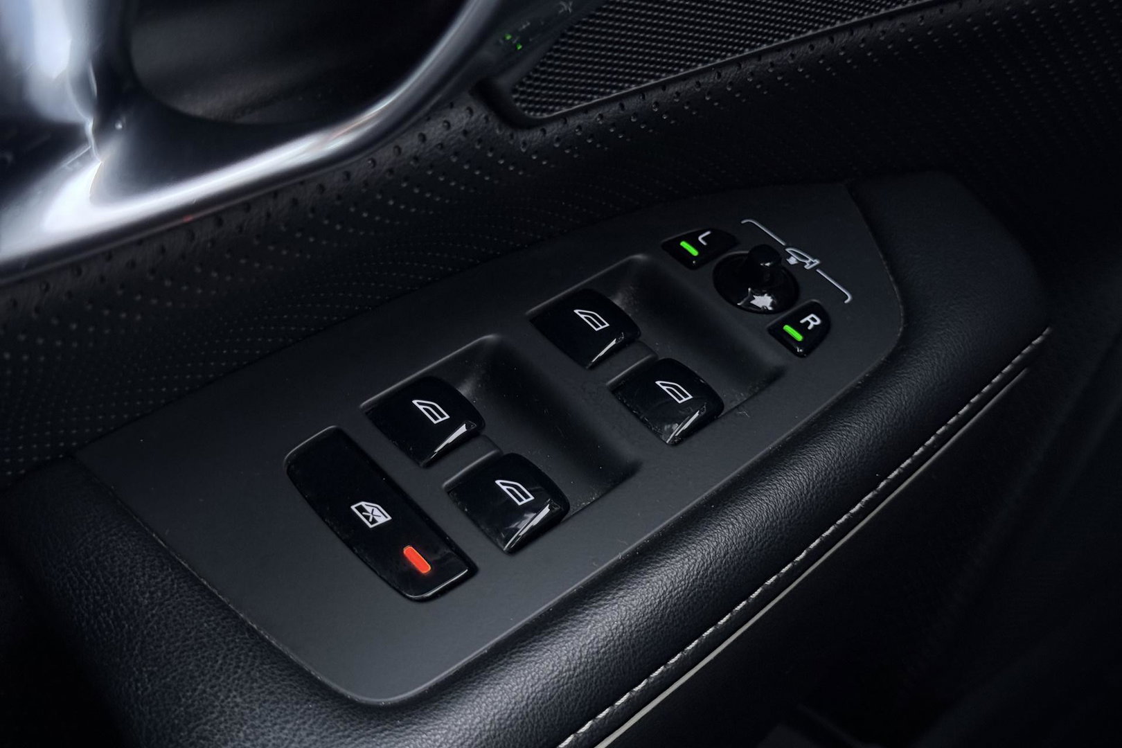 Volvo V90 2.0 D3 R-Design | ACC | Trekhaak | BLIS | Camera | Stoel+Stuurverwarming | 19 Inch
