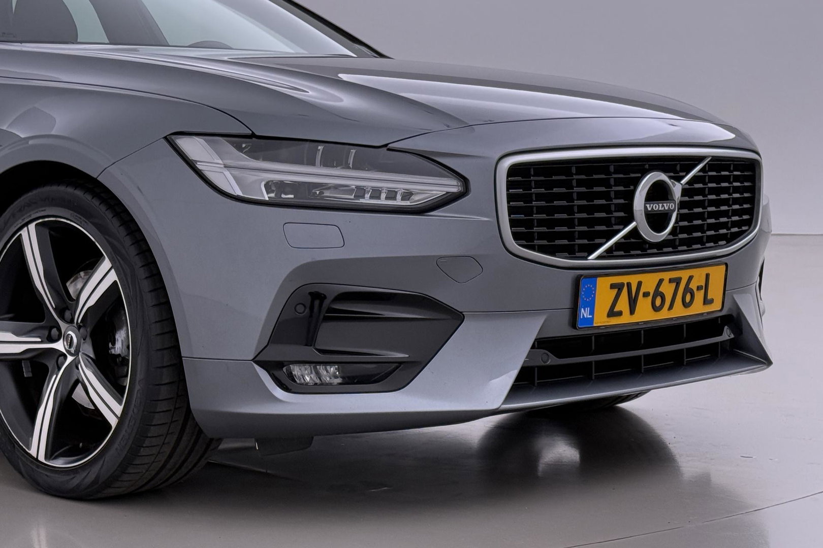 Volvo V90 2.0 D3 R-Design | ACC | Trekhaak | BLIS | Camera | Stoel+Stuurverwarming | 19 Inch