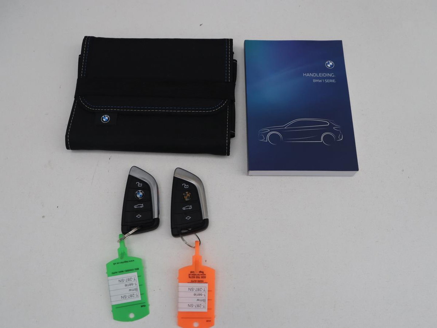 BMW 1-serie 118i | M-pakket | Leder | Stuur/ stoelverwarming | Cruise control | Camera | Park assist | Carplay | Sfeerverlichting | Climate control