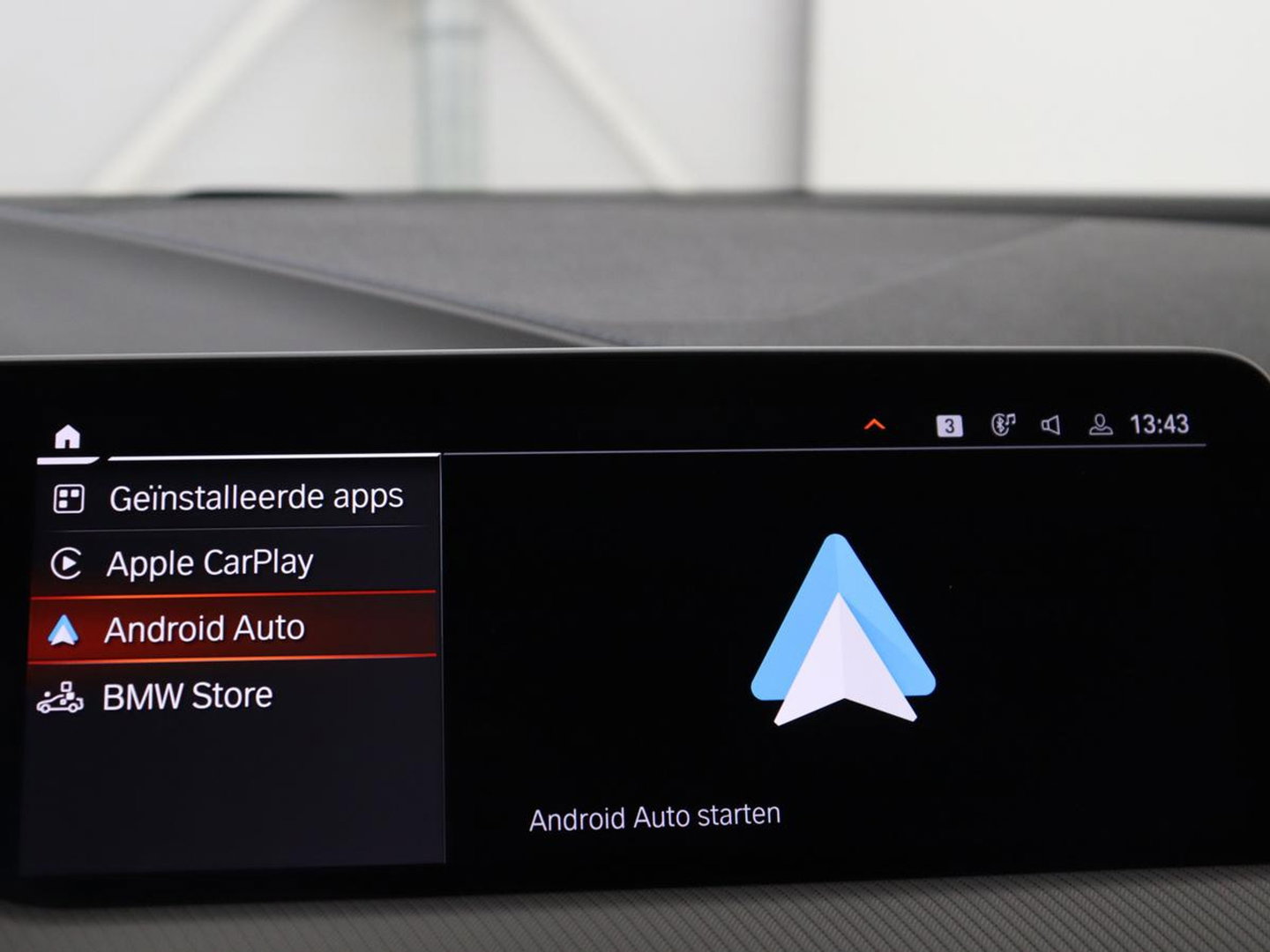 BMW 1-serie 118i | M-pakket | Leder | Stuur/ stoelverwarming | Cruise control | Camera | Park assist | Carplay | Sfeerverlichting | Climate control