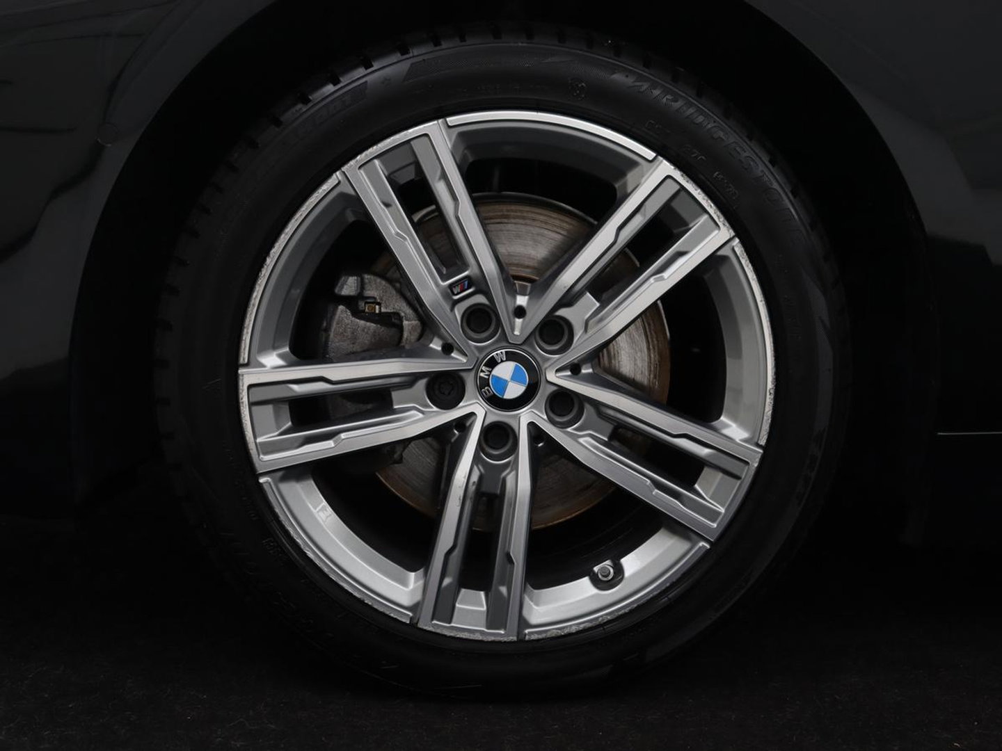 BMW 1-serie 118i | M-pakket | Leder | Stuur/ stoelverwarming | Cruise control | Camera | Park assist | Carplay | Sfeerverlichting | Climate control