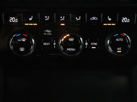 Škoda Superb Combi 1.5 TSI ACT Sportline Business | Leder/alcantara | Memory | Stoelverwarming | Virtueel dashboard | Park assist | Carplay | Navigatie | Climate control | Sfeerverlichting | Elektrische achterklep