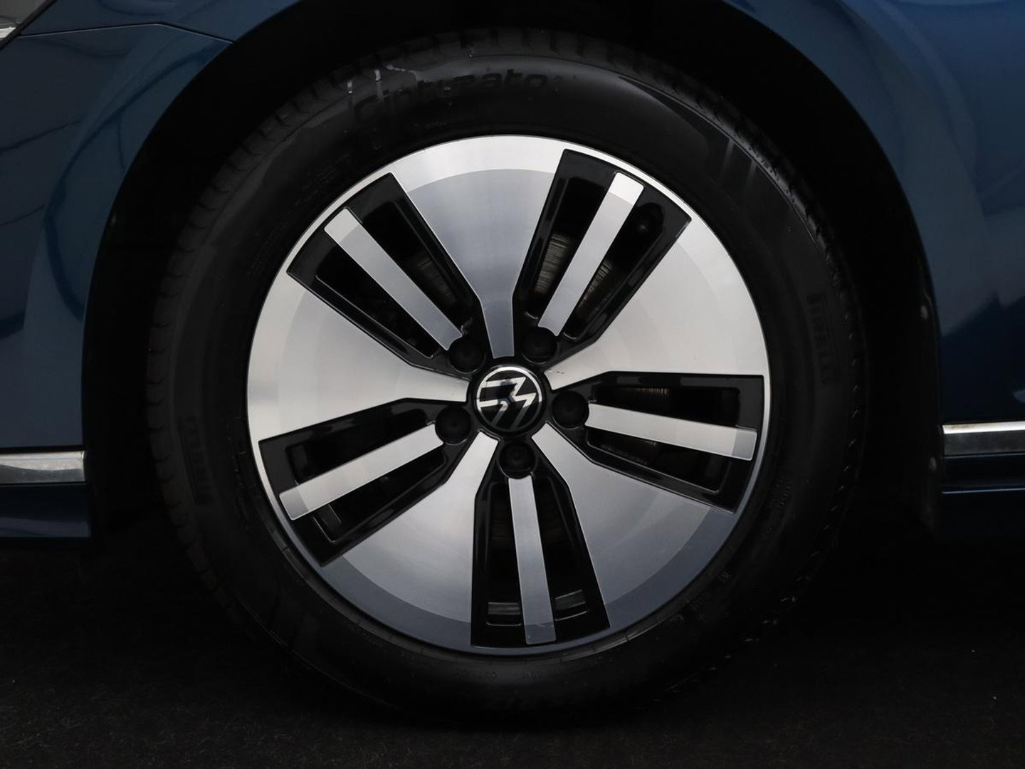 Volkswagen Passat Variant 1.4 TSI PHEV GTE Business | SOH 92,8% | Adaptive Cruise | Stoelverwarming | Massage | Camera | LED | Carplay | Climate control