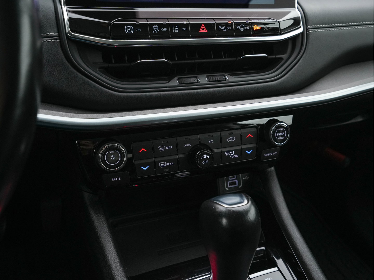 Jeep Compass 4xe 190 Plug-in Hybrid Electric Limited Lease Ed. (INCL-BTW) *LEATHER-FABRIC | FULL-LED | ADAPTIVE-CRUISE | CAMERA | CARPLAY | BLIND-SPOT | KEYLESS | DAB+ | DIGI-COCKPIT | PRIVACY-GLASS | COMFORT-SEATS | 19''ALU | TOWBAR*