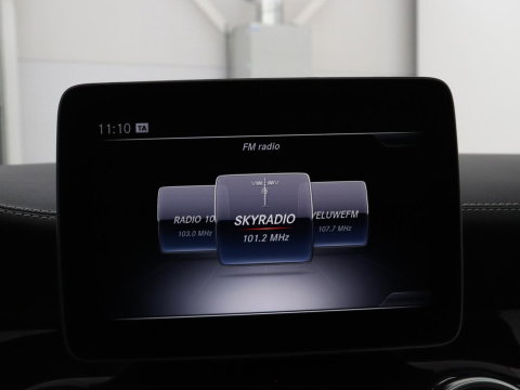 Mercedes-Benz GLA 180 Premium | Panoramadak | Leder | Cruise control | Stoelverwarming | Camera | Park assist | Navigatie | Carplay | Climate control | Full LED
