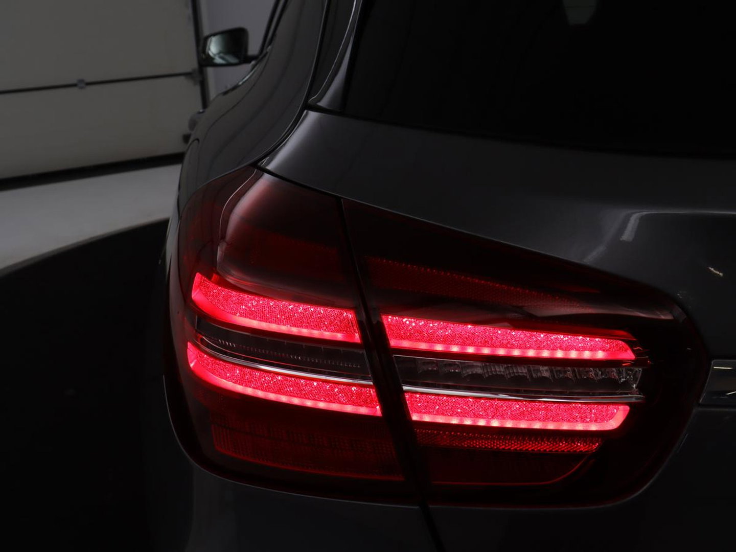 Mercedes-Benz GLA 180 Premium | Panoramadak | Leder | Cruise control | Stoelverwarming | Camera | Park assist | Navigatie | Carplay | Climate control | Full LED