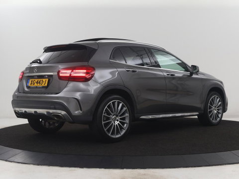 Mercedes-Benz GLA 180 Premium | Panoramadak | Leder | Cruise control | Stoelverwarming | Camera | Park assist | Navigatie | Carplay | Climate control | Full LED