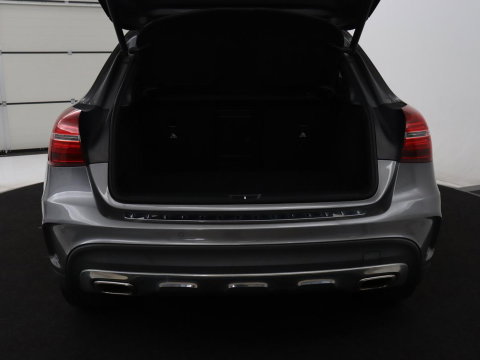 Mercedes-Benz GLA 180 Premium | Panoramadak | Leder | Cruise control | Stoelverwarming | Camera | Park assist | Navigatie | Carplay | Climate control | Full LED