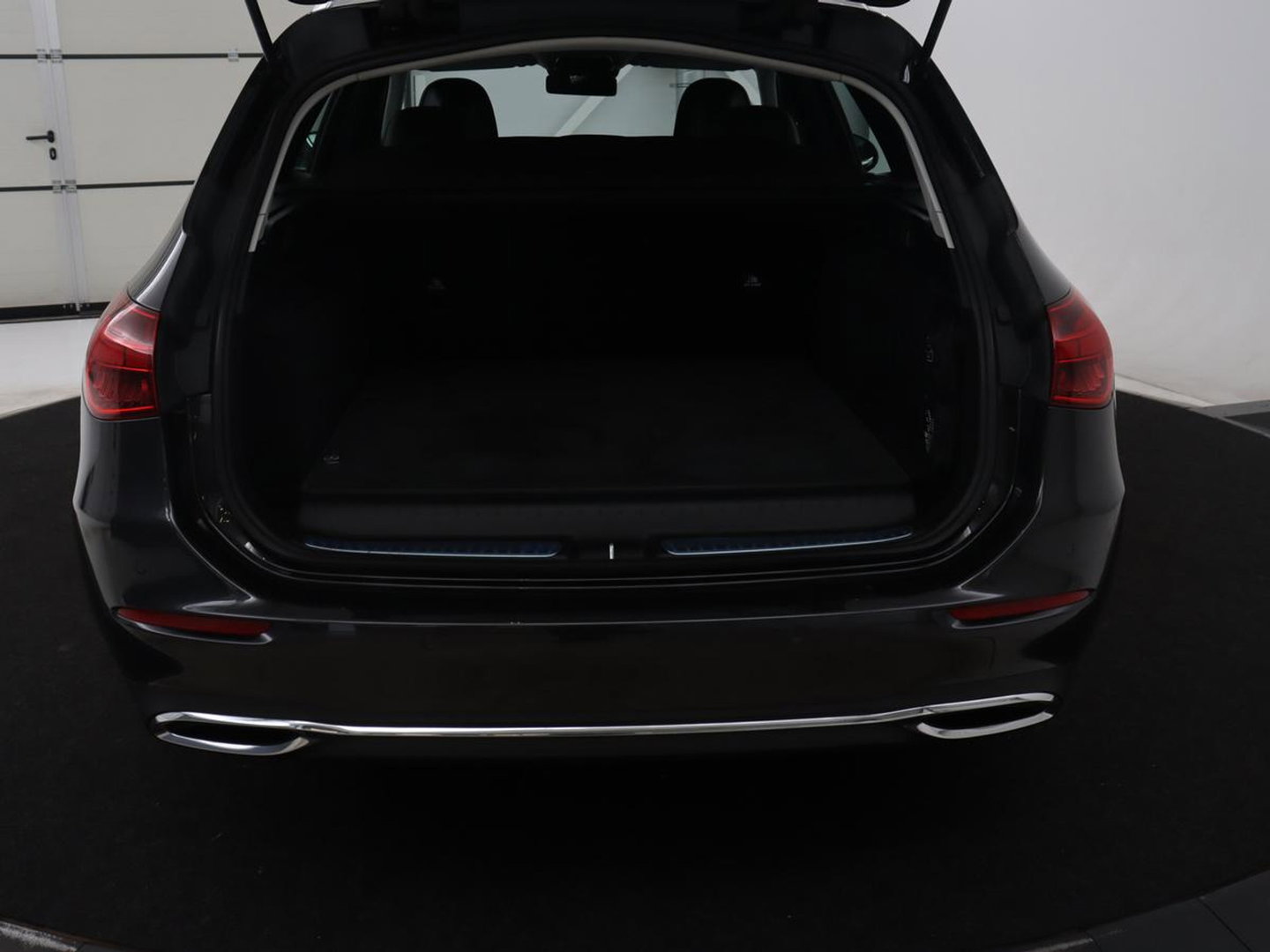 Mercedes-Benz C-Klasse 300 E Estate Avantgarde | SOH 97.6% | 360 camera | Adaptive cruise | Memory | Stoelverwarming | Sfeerverlichting | Carplay | Full LED |
