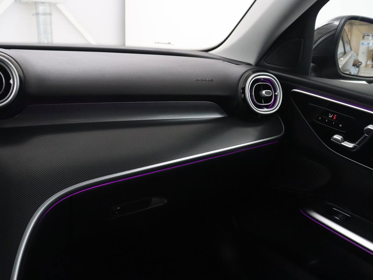 Mercedes-Benz C-Klasse 300 E Estate Avantgarde | SOH 97.6% | 360 camera | Adaptive cruise | Memory | Stoelverwarming | Sfeerverlichting | Carplay | Full LED |