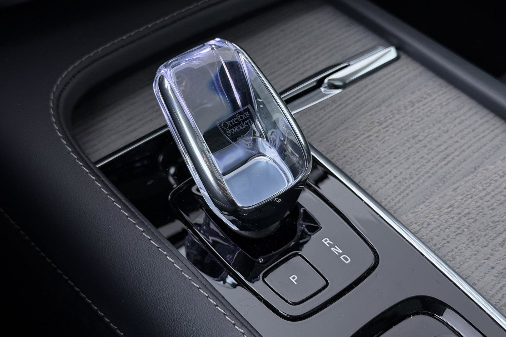 Volvo XC90 T8 Ultimate Dark | Bowers&Wilkins | Massage+Ventilatie | Panoramadak | 360° Camera | Head-Up | BLIS | 22 Inch