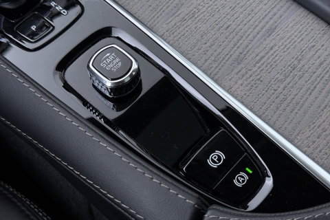 Volvo XC90 T8 Ultimate Dark | Bowers&Wilkins | Massage+Ventilatie | Panoramadak | 360° Camera | Head-Up | BLIS | 22 Inch
