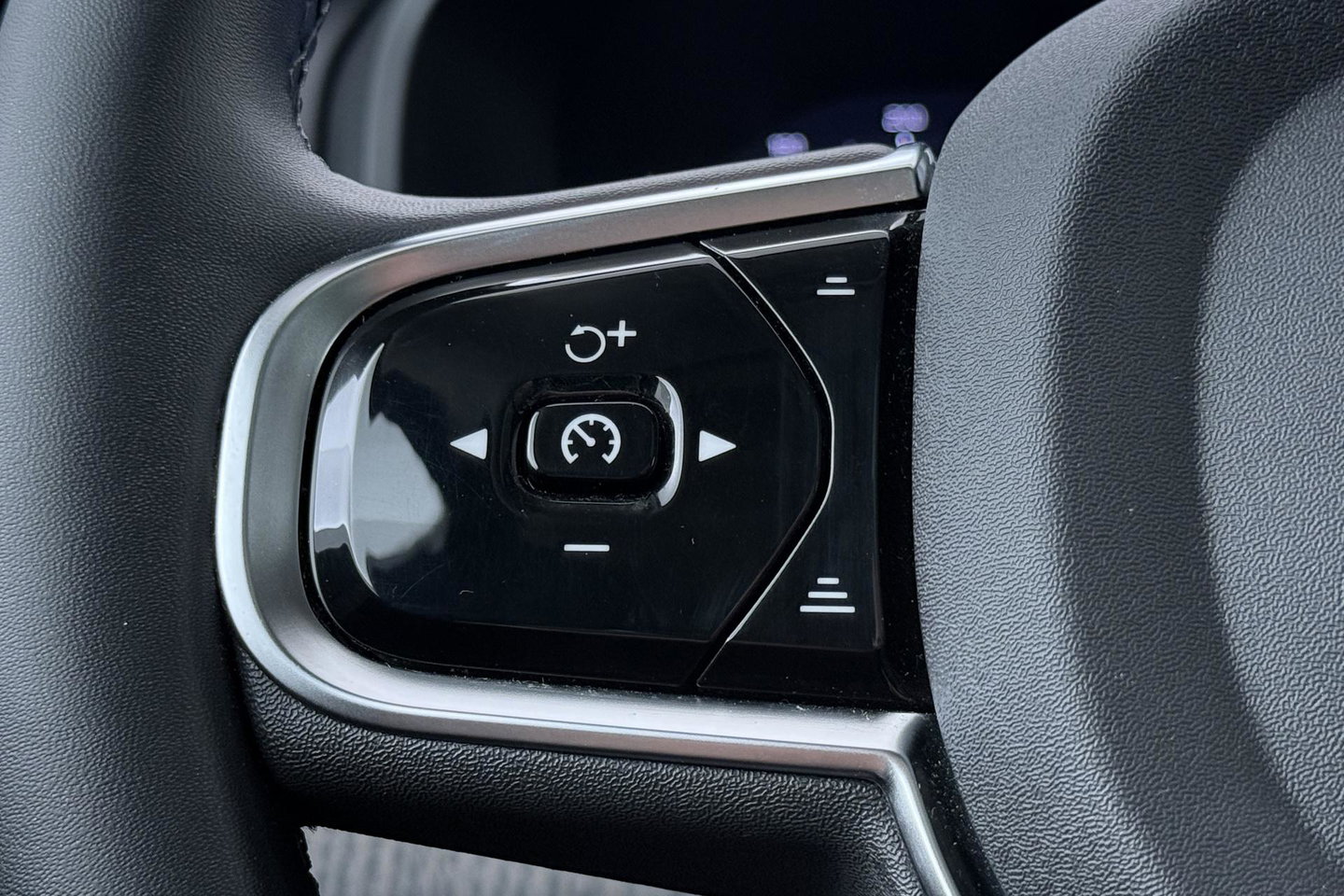 Volvo XC90 T8 Ultimate Dark | Bowers&Wilkins | Massage+Ventilatie | Panoramadak | 360° Camera | Head-Up | BLIS | 22 Inch