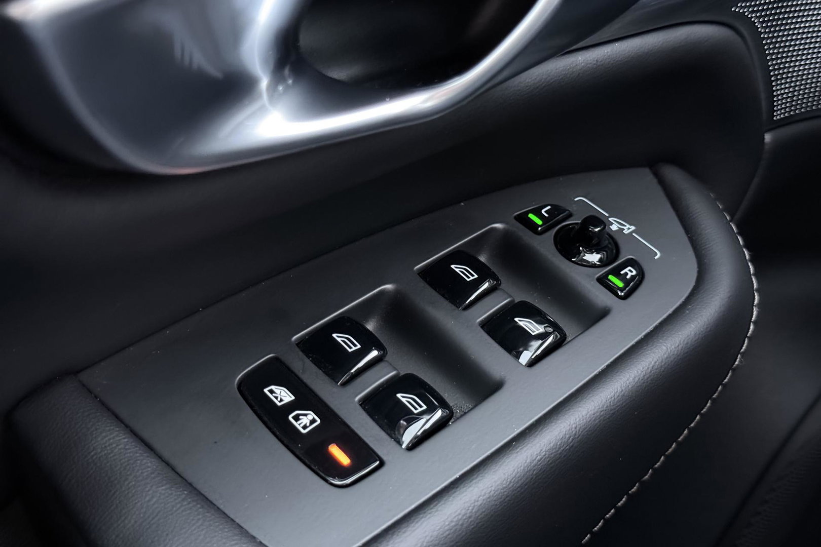 Volvo XC90 T8 Ultimate Dark | Bowers&Wilkins | Massage+Ventilatie | Panoramadak | 360° Camera | Head-Up | BLIS | 22 Inch