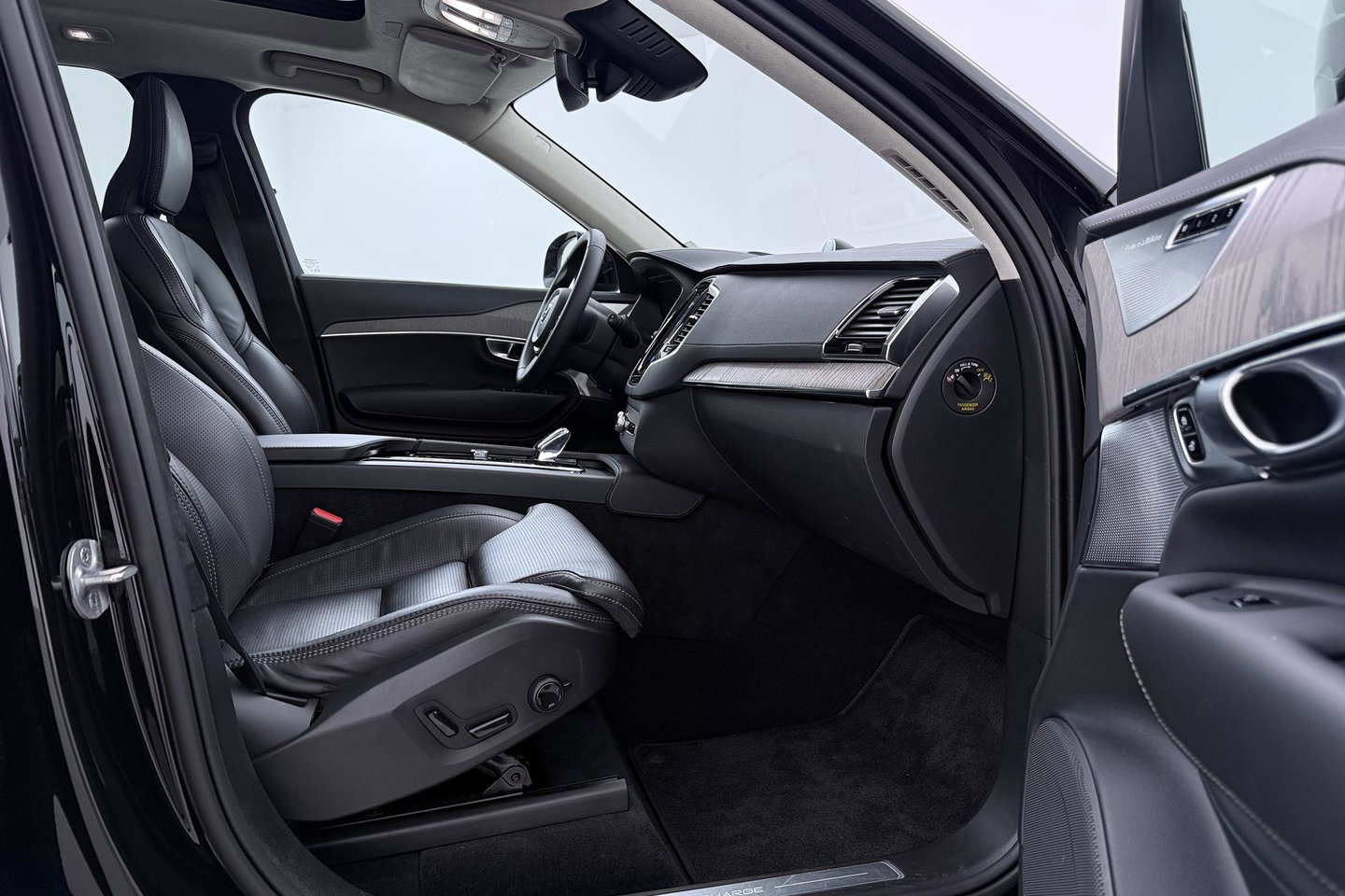 Volvo XC90 T8 Ultimate Dark | Bowers&Wilkins | Massage+Ventilatie | Panoramadak | 360° Camera | Head-Up | BLIS | 22 Inch