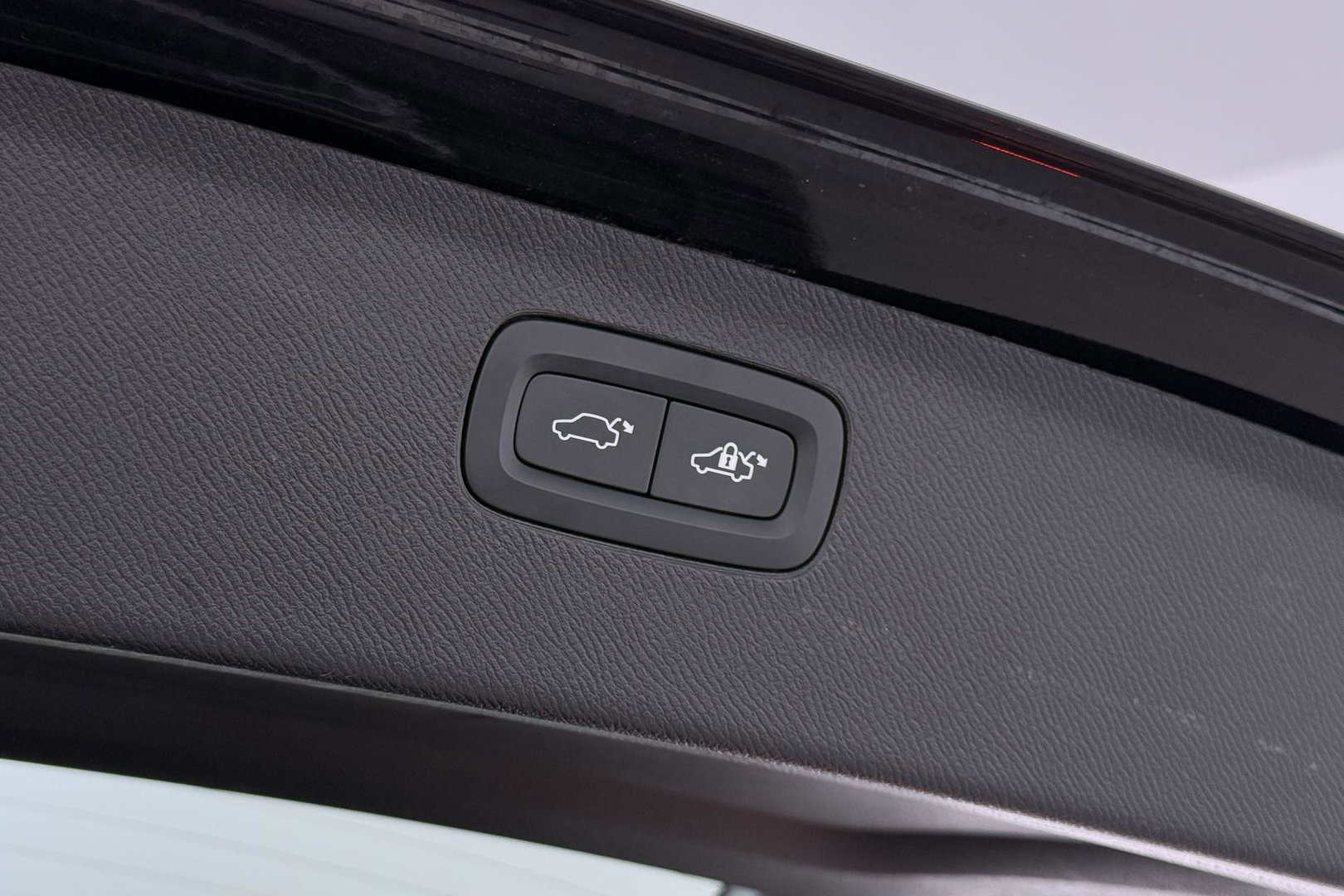 Volvo XC90 T8 Ultimate Dark | Bowers&Wilkins | Massage+Ventilatie | Panoramadak | 360° Camera | Head-Up | BLIS | 22 Inch