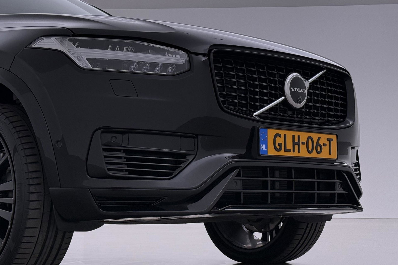 Volvo XC90 T8 Ultimate Dark | Bowers&Wilkins | Massage+Ventilatie | Panoramadak | 360° Camera | Head-Up | BLIS | 22 Inch