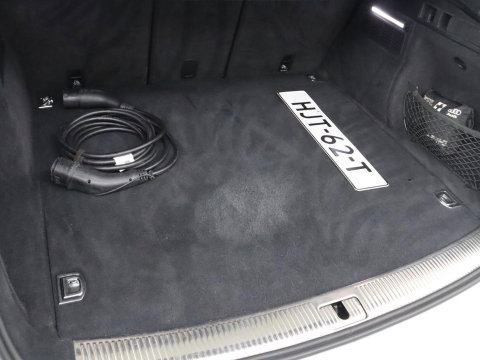 Audi Q5 50 TFSI e quattro S edition | SOH 85,5% | Panoramadak | Half leder | Stoelverwarming | Adaptive cruise | Dodehoek detectie | Camera | Park assist | Navigatie | Bluetooth | Climate control