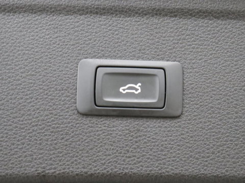 Audi Q5 50 TFSI e quattro S edition | SOH 85,5% | Panoramadak | Half leder | Stoelverwarming | Adaptive cruise | Dodehoek detectie | Camera | Park assist | Navigatie | Bluetooth | Climate control