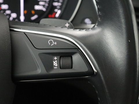 Audi Q5 50 TFSI e quattro S edition | SOH 85,5% | Panoramadak | Half leder | Stoelverwarming | Adaptive cruise | Dodehoek detectie | Camera | Park assist | Navigatie | Bluetooth | Climate control
