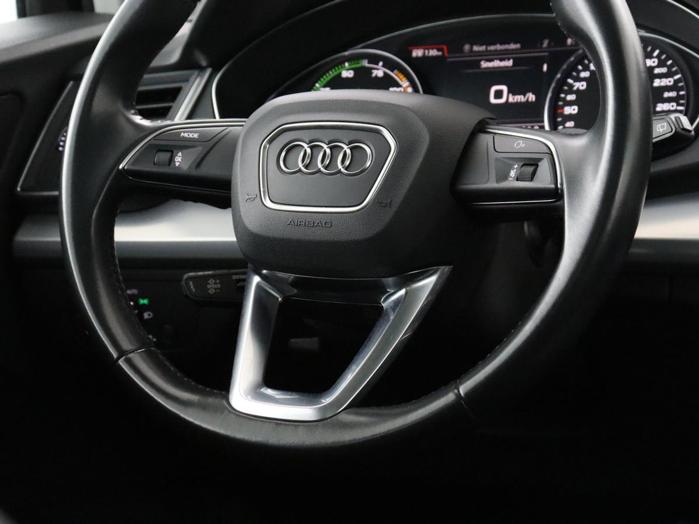 Audi Q5 50 TFSI e quattro S edition | SOH 85,5% | Panoramadak | Half leder | Stoelverwarming | Adaptive cruise | Dodehoek detectie | Camera | Park assist | Navigatie | Bluetooth | Climate control