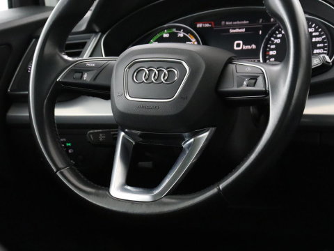Audi Q5 50 TFSI e quattro S edition | SOH 85,5% | Panoramadak | Half leder | Stoelverwarming | Adaptive cruise | Dodehoek detectie | Camera | Park assist | Navigatie | Bluetooth | Climate control