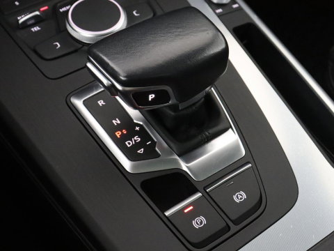 Audi Q5 50 TFSI e quattro S edition | SOH 85,5% | Panoramadak | Half leder | Stoelverwarming | Adaptive cruise | Dodehoek detectie | Camera | Park assist | Navigatie | Bluetooth | Climate control