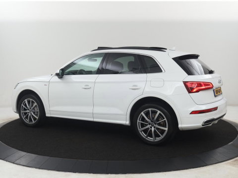 Audi Q5 50 TFSI e quattro S edition | SOH 85,5% | Panoramadak | Half leder | Stoelverwarming | Adaptive cruise | Dodehoek detectie | Camera | Park assist | Navigatie | Bluetooth | Climate control