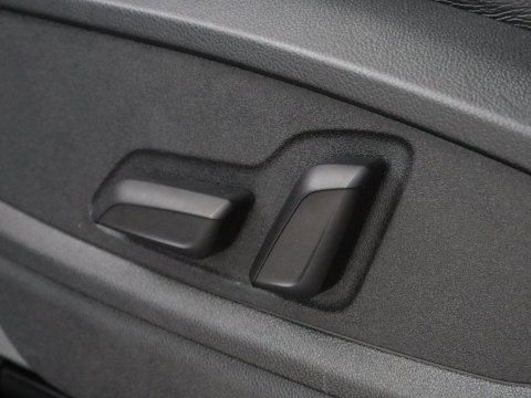 Audi Q5 50 TFSI e quattro S edition | SOH 85,5% | Panoramadak | Half leder | Stoelverwarming | Adaptive cruise | Dodehoek detectie | Camera | Park assist | Navigatie | Bluetooth | Climate control