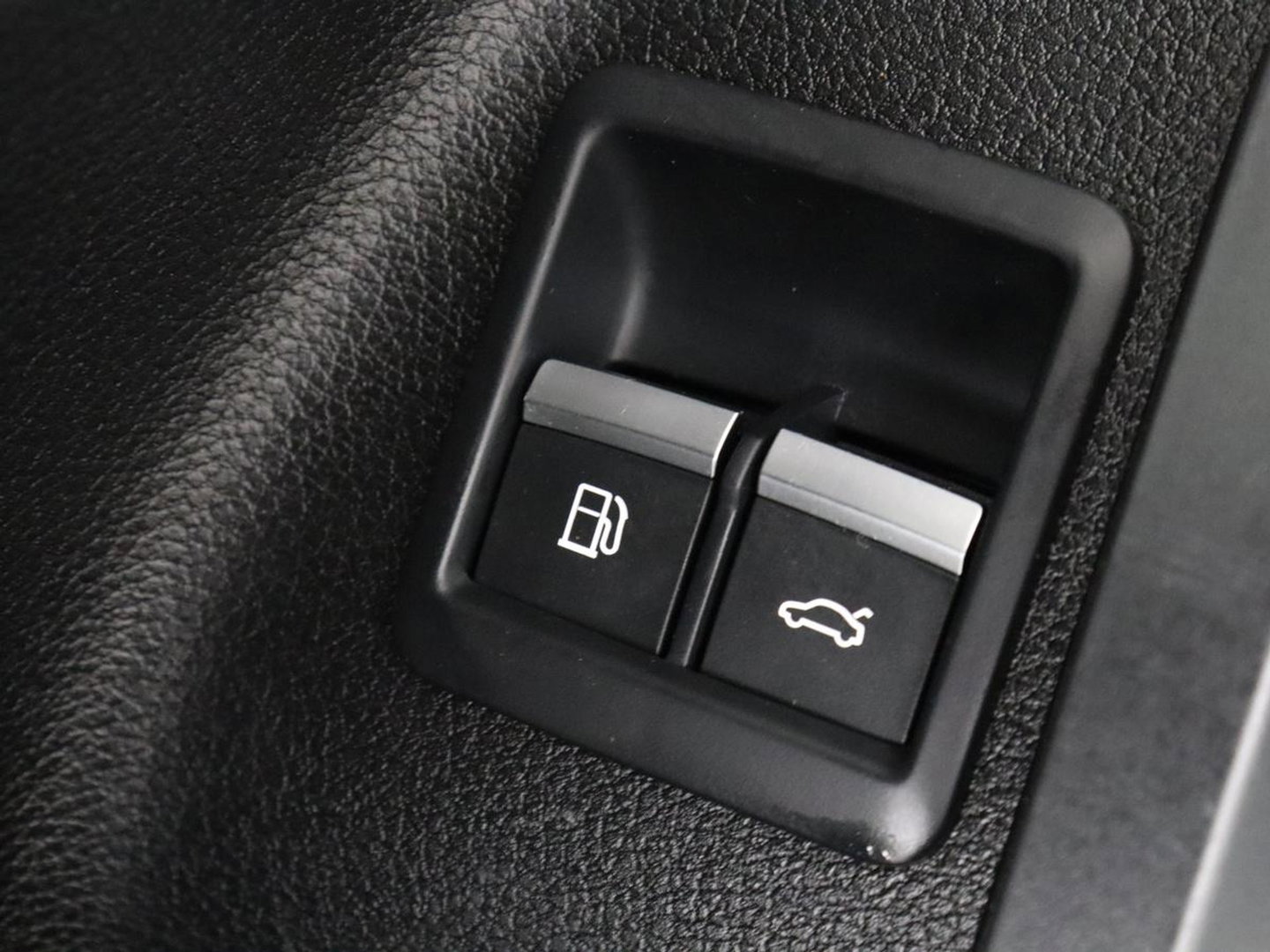Audi Q5 50 TFSI e quattro S edition | SOH 85,5% | Panoramadak | Half leder | Stoelverwarming | Adaptive cruise | Dodehoek detectie | Camera | Park assist | Navigatie | Bluetooth | Climate control