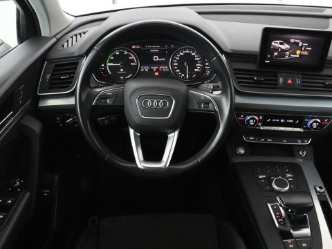 Audi Q5 50 TFSI e quattro S edition | SOH 85,5% | Panoramadak | Half leder | Stoelverwarming | Adaptive cruise | Dodehoek detectie | Camera | Park assist | Navigatie | Bluetooth | Climate control