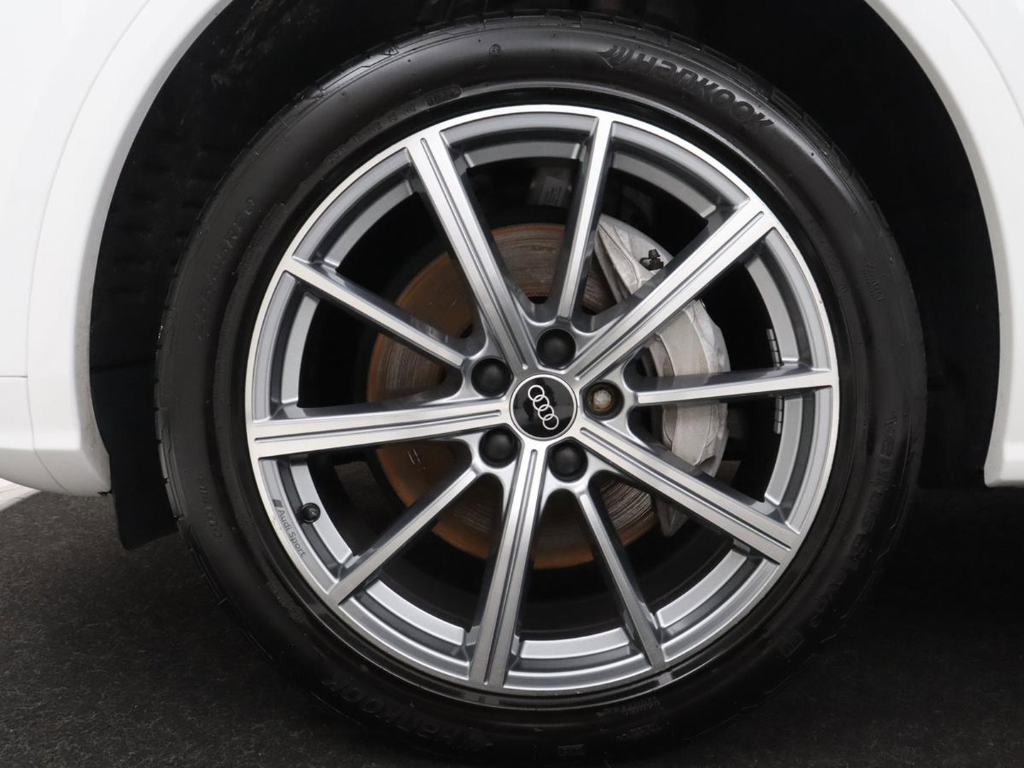 Audi Q5 50 TFSI e quattro S edition | SOH 85,5% | Panoramadak | Half leder | Stoelverwarming | Adaptive cruise | Dodehoek detectie | Camera | Park assist | Navigatie | Bluetooth | Climate control