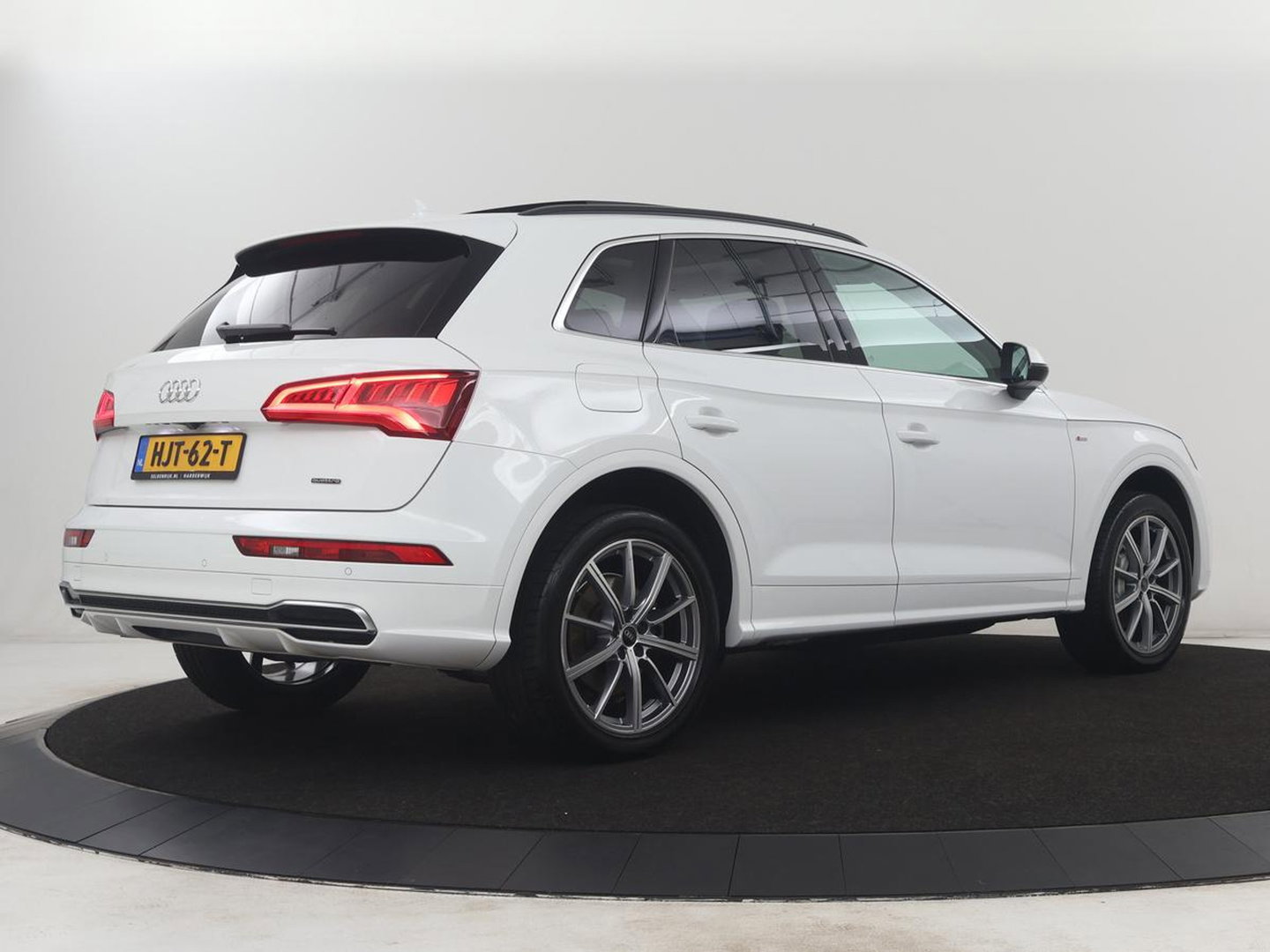Audi Q5 50 TFSI e quattro S edition | SOH 85,5% | Panoramadak | Half leder | Stoelverwarming | Adaptive cruise | Dodehoek detectie | Camera | Park assist | Navigatie | Bluetooth | Climate control