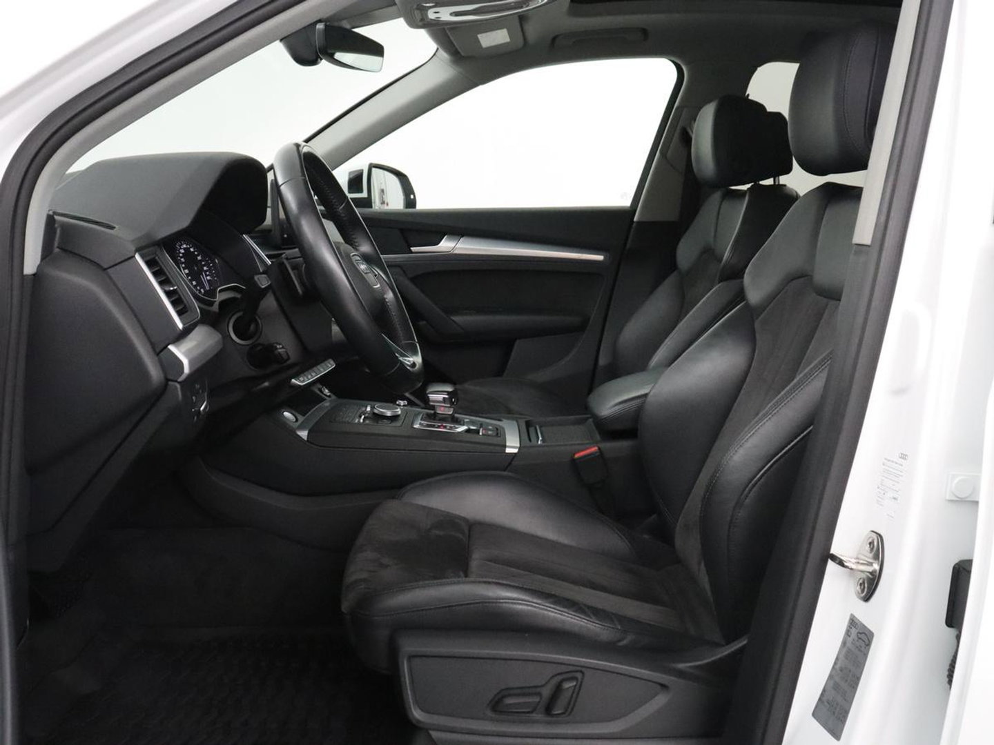Audi Q5 50 TFSI e quattro S edition | SOH 85,5% | Panoramadak | Half leder | Stoelverwarming | Adaptive cruise | Dodehoek detectie | Camera | Park assist | Navigatie | Bluetooth | Climate control