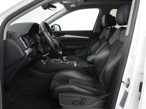Audi Q5 50 TFSI e quattro S edition | SOH 85,5% | Panoramadak | Half leder | Stoelverwarming | Adaptive cruise | Dodehoek detectie | Camera | Park assist | Navigatie | Bluetooth | Climate control