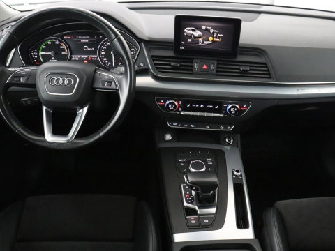 Audi Q5 50 TFSI e quattro S edition | SOH 85,5% | Panoramadak | Half leder | Stoelverwarming | Adaptive cruise | Dodehoek detectie | Camera | Park assist | Navigatie | Bluetooth | Climate control