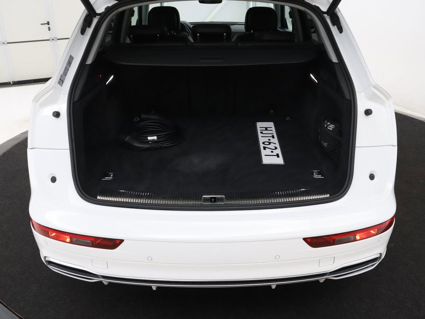 Audi Q5 50 TFSI e quattro S edition | SOH 85,5% | Panoramadak | Half leder | Stoelverwarming | Adaptive cruise | Dodehoek detectie | Camera | Park assist | Navigatie | Bluetooth | Climate control