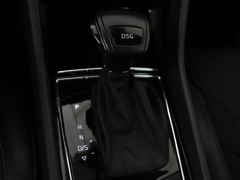 Škoda Kodiaq 1.5 TSI Business Edition | Leder/alcantara | Cruise control | Trekhaak | Carplay | Camera | Park assist | Sfeerverlichting | Climate control | Full LED