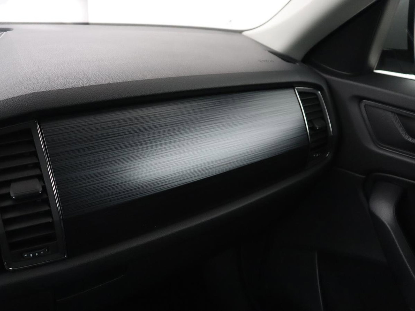Škoda Kodiaq 1.5 TSI Business Edition | Leder/alcantara | Cruise control | Trekhaak | Carplay | Camera | Park assist | Sfeerverlichting | Climate control | Full LED