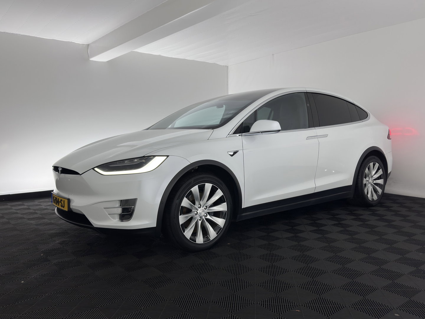 Tesla Model X 100D Long Range 6 pers. (INCL. BTW) *AUT | PANO | LEATHER | NAVI-FULLMAP | FULL-LED | AIRSUSPENSION | DIGI-COCKPIT | FASTLOADER | KEYLESS | DAB+ | HEATED-SPORTSEATS | PRIVACY-GLASS | AUTOPILOT |  20"ALU*