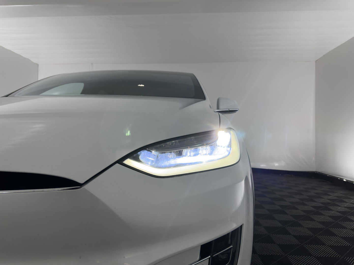 Tesla Model X 100D Long Range 6 pers. (INCL. BTW) *AUT | PANO | LEATHER | NAVI-FULLMAP | FULL-LED | AIRSUSPENSION | DIGI-COCKPIT | FASTLOADER | KEYLESS | DAB+ | HEATED-SPORTSEATS | PRIVACY-GLASS | AUTOPILOT |  20"ALU*