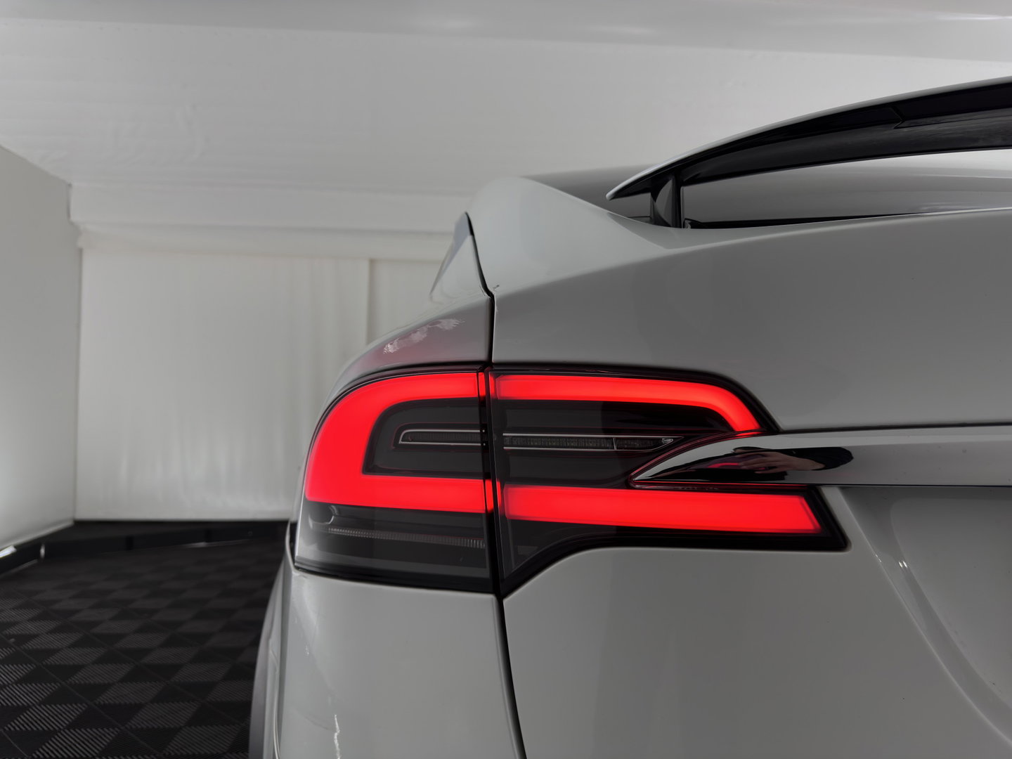 Tesla Model X 100D Long Range 6 pers. (INCL. BTW) *AUT | PANO | LEATHER | NAVI-FULLMAP | FULL-LED | AIRSUSPENSION | DIGI-COCKPIT | FASTLOADER | KEYLESS | DAB+ | HEATED-SPORTSEATS | PRIVACY-GLASS | AUTOPILOT |  20"ALU*