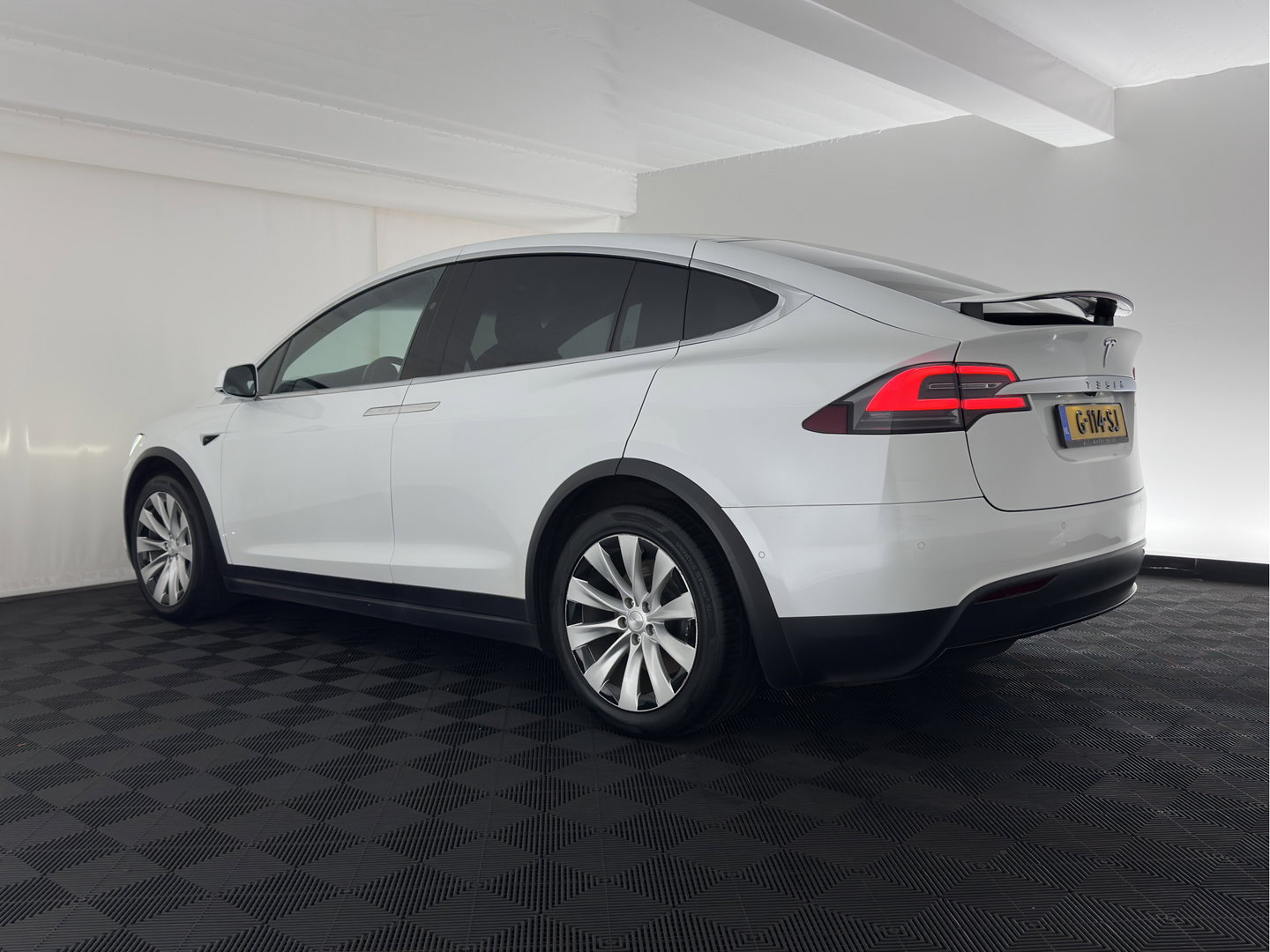 Tesla Model X 100D Long Range 6 pers. (INCL. BTW) *AUT | PANO | LEATHER | NAVI-FULLMAP | FULL-LED | AIRSUSPENSION | DIGI-COCKPIT | FASTLOADER | KEYLESS | DAB+ | HEATED-SPORTSEATS | PRIVACY-GLASS | AUTOPILOT |  20"ALU*