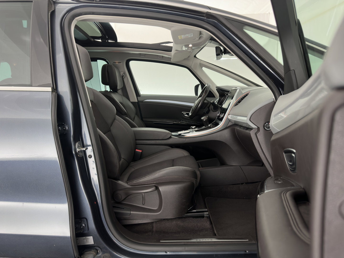 Renault Espace 2.0 Blue dCi Intens 7pers. *AUT | PANO | HEAD-UP | LEATHER | CRUISE | FULL-LED | CAMERA | KEYLESS | HEATED-COMFORTSEATS | PRIVACY-GLASS | ECC | PDC | AMBIENT-LIGHT | 19''ALU*